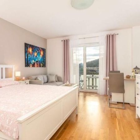 Charmantes Apartment Am Faaker See ファアーク・アム・ゼー エクステリア 写真